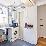 Bright Studio Just A Stone\'S Throw From The Bataclan